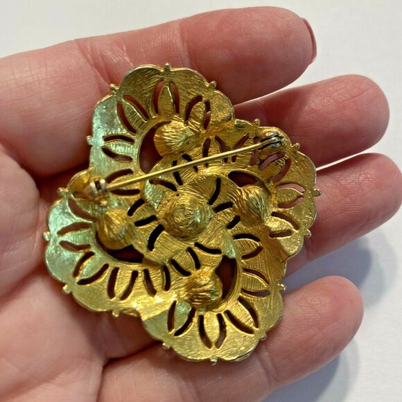 Gold & faux pearl brooch Celtic knot theme pin - Picture 4 of 4